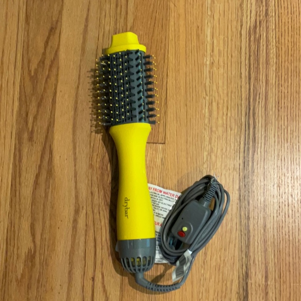 Drybar - The Double Shot Oval Blow-Dryer Brush - 2.4” oval-shaped barrel